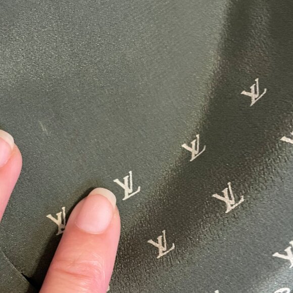 [SOLD]  Authentic Vintage LOUIS VUITTON Sage Green Monogram Silk Scarf - Picture 11 of 11
